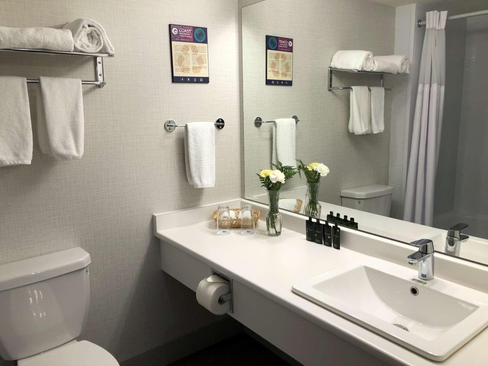 Coast Abbotsford Hotel & Suites Exteriör bild