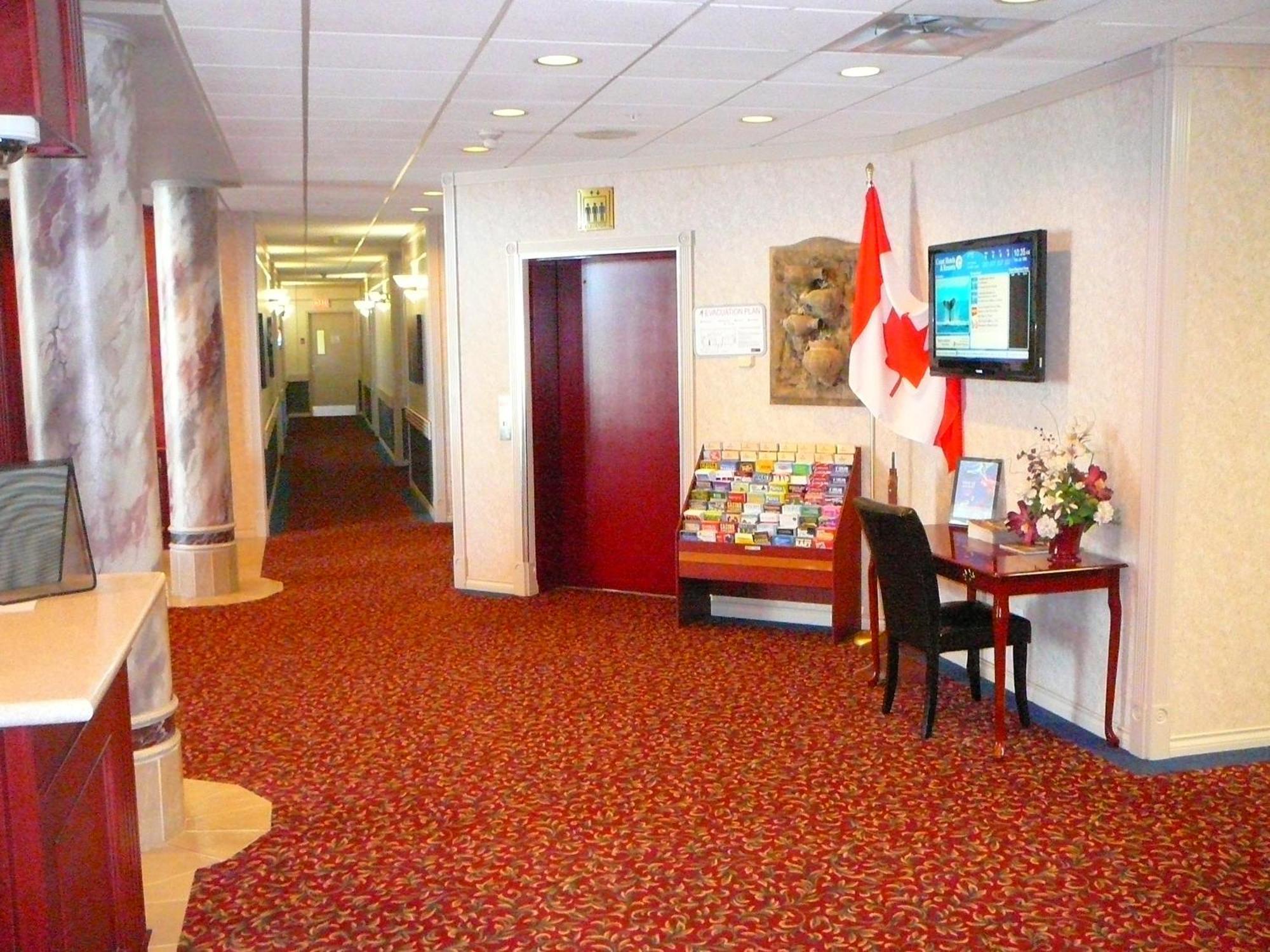 Coast Abbotsford Hotel & Suites Exteriör bild