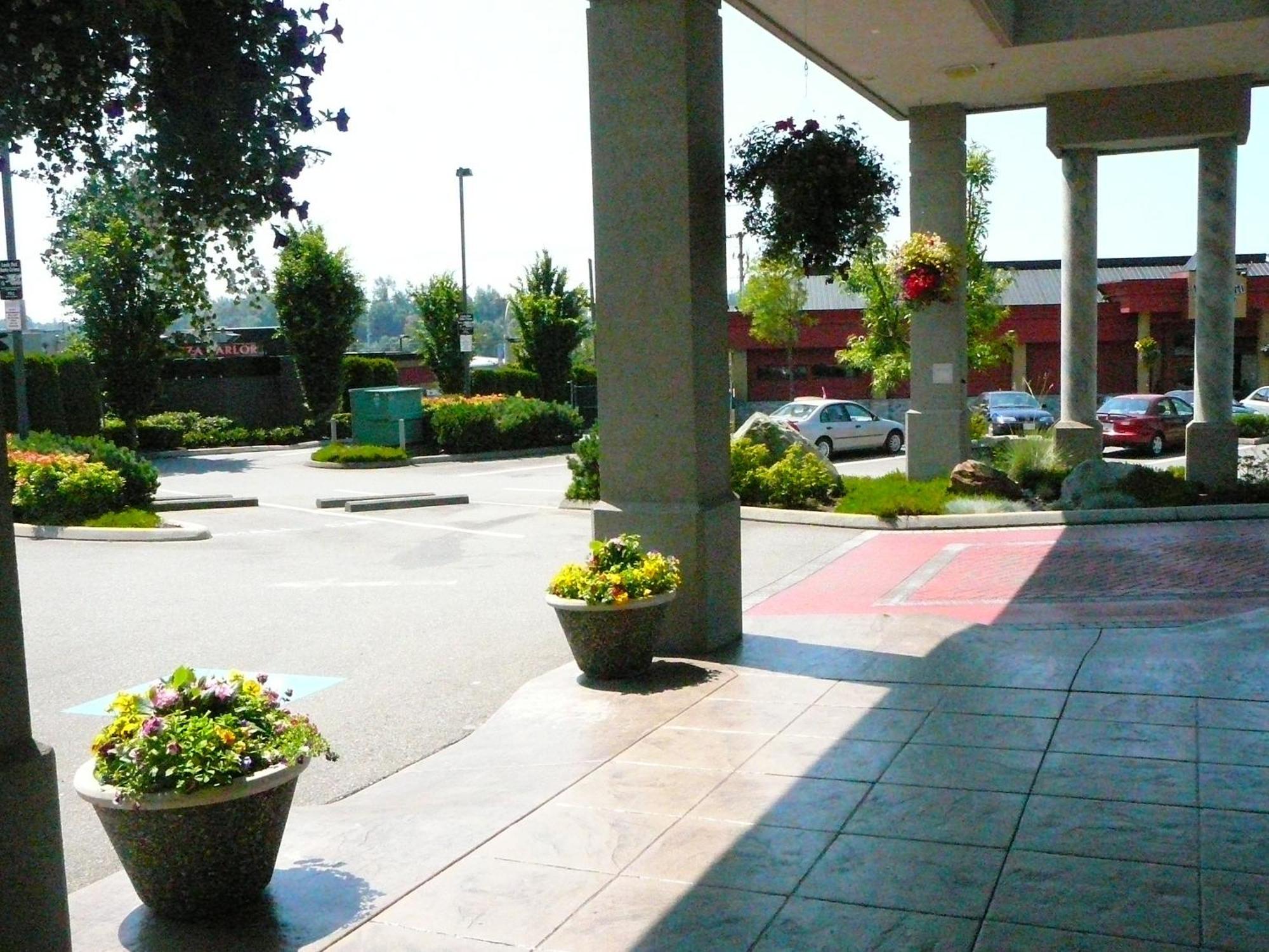 Coast Abbotsford Hotel & Suites Exteriör bild