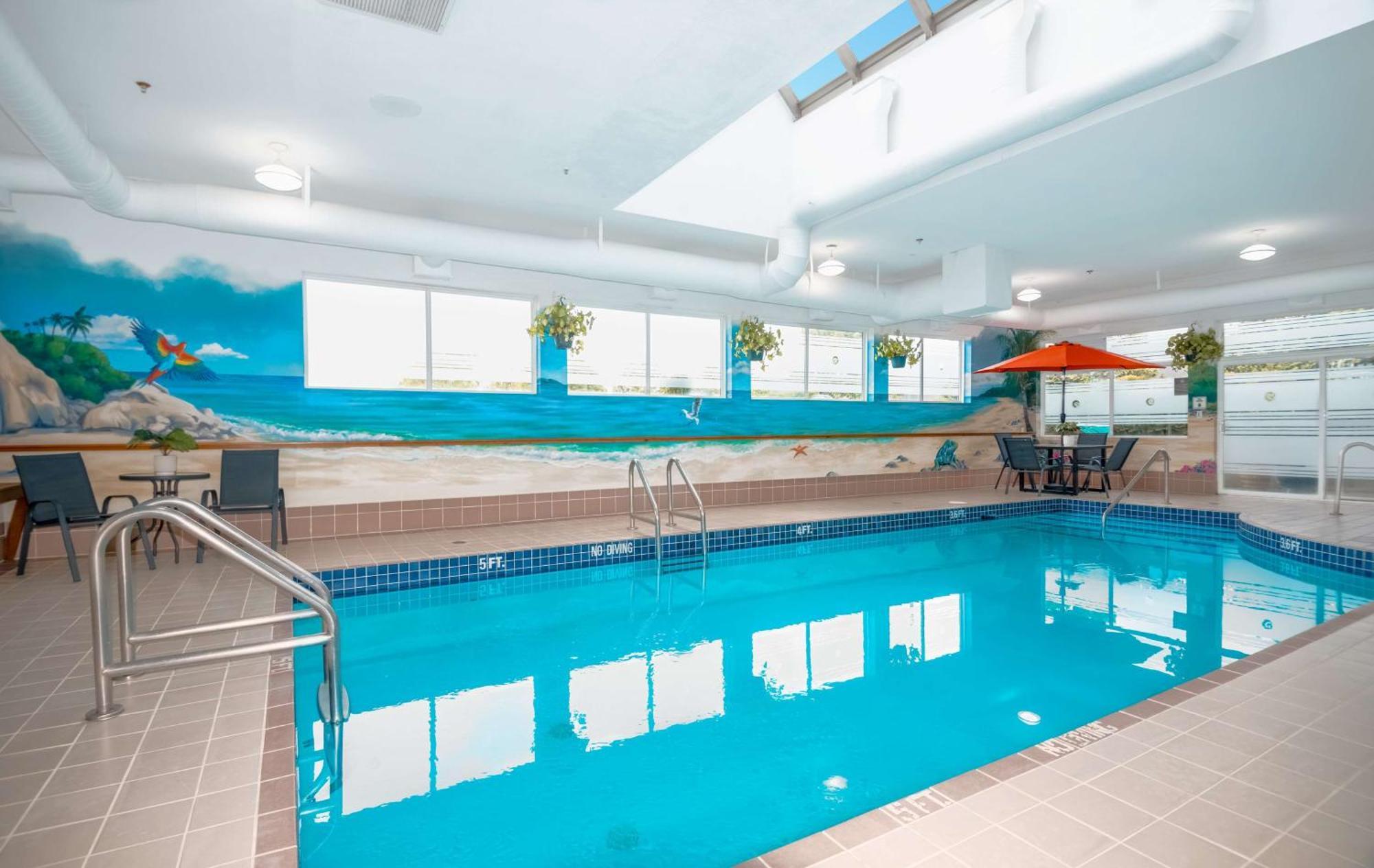 Coast Abbotsford Hotel & Suites Exteriör bild