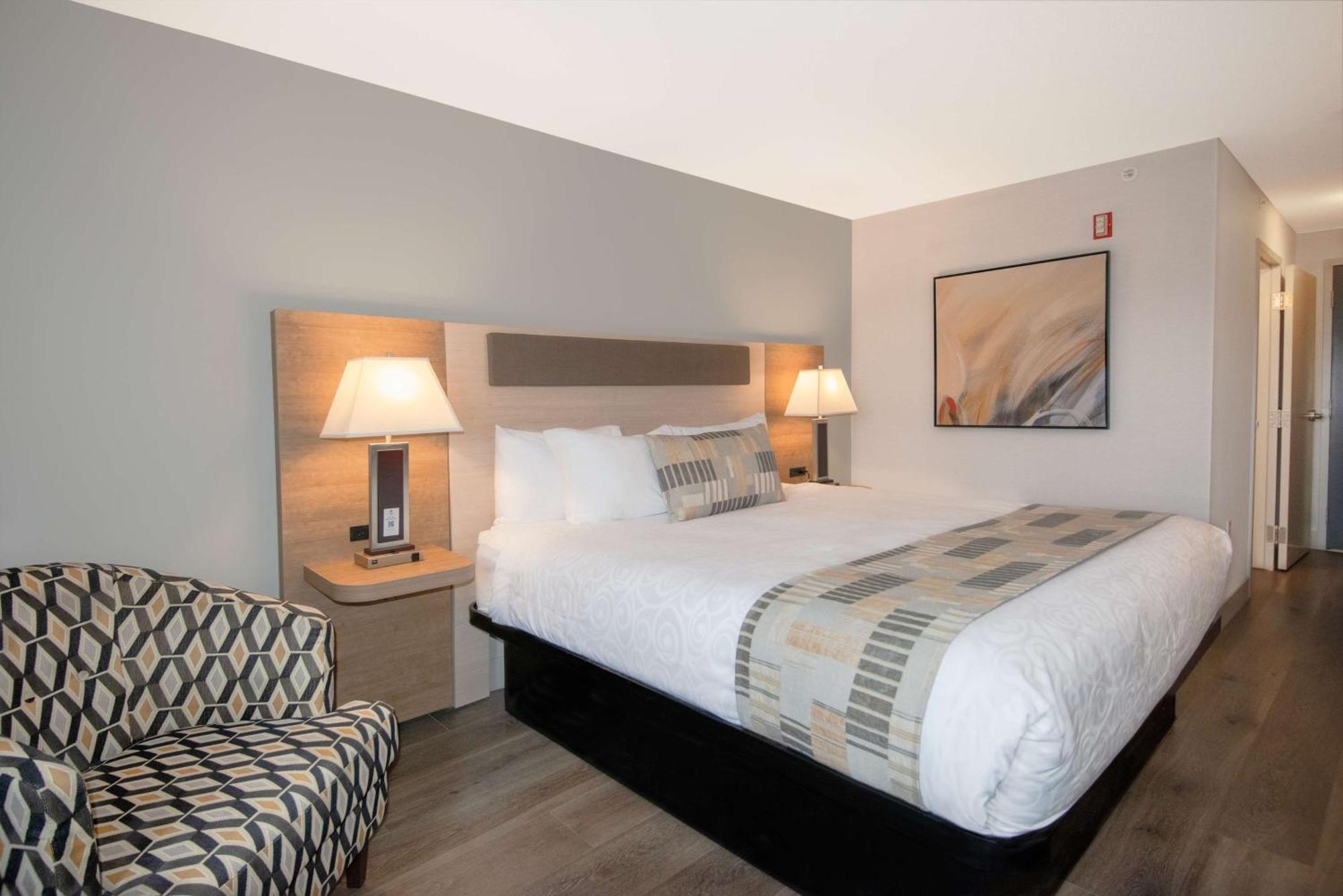 Coast Abbotsford Hotel & Suites Exteriör bild