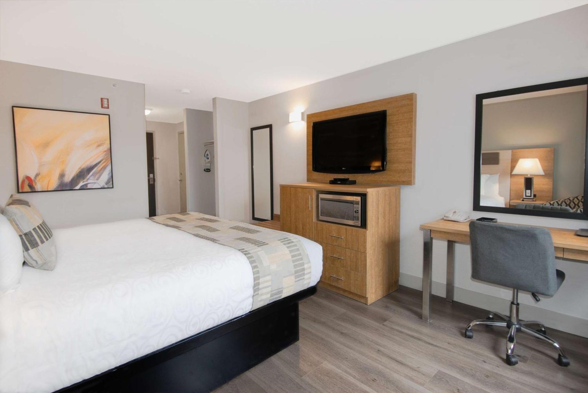 Coast Abbotsford Hotel & Suites Exteriör bild