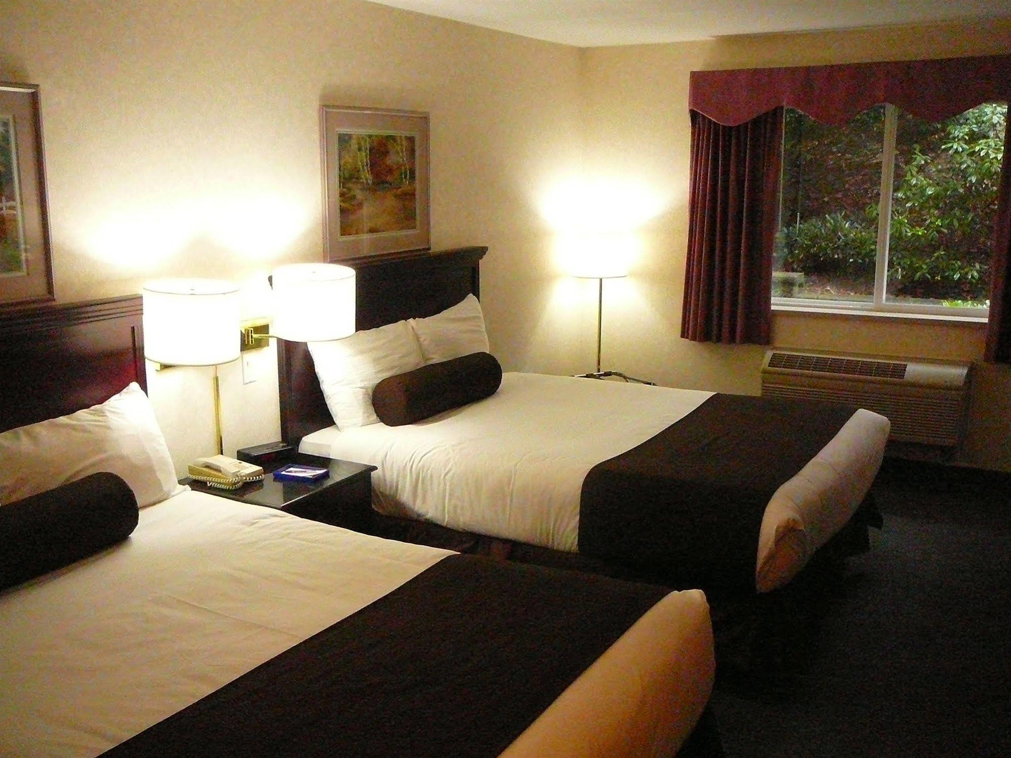 Coast Abbotsford Hotel & Suites Exteriör bild
