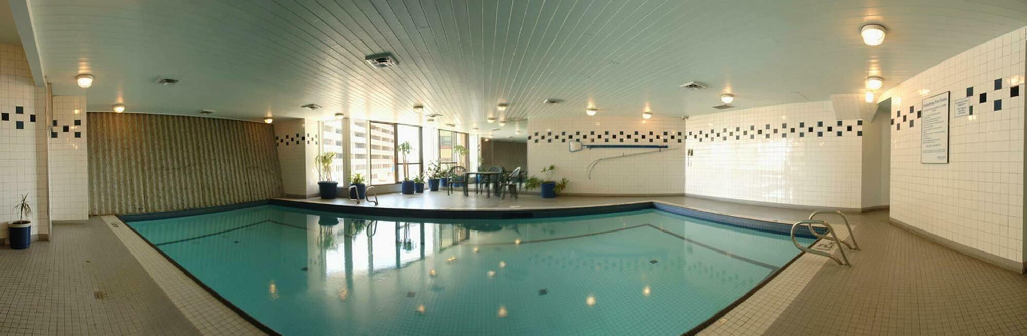 Coast Abbotsford Hotel & Suites Exteriör bild